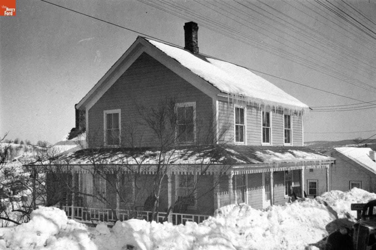 Kelley family farmhouse in Rockville, Connecticut, 1948. THF723661