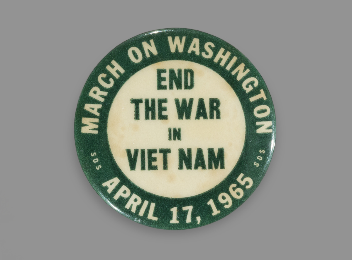 Button, Round button with green border and white center; contains text